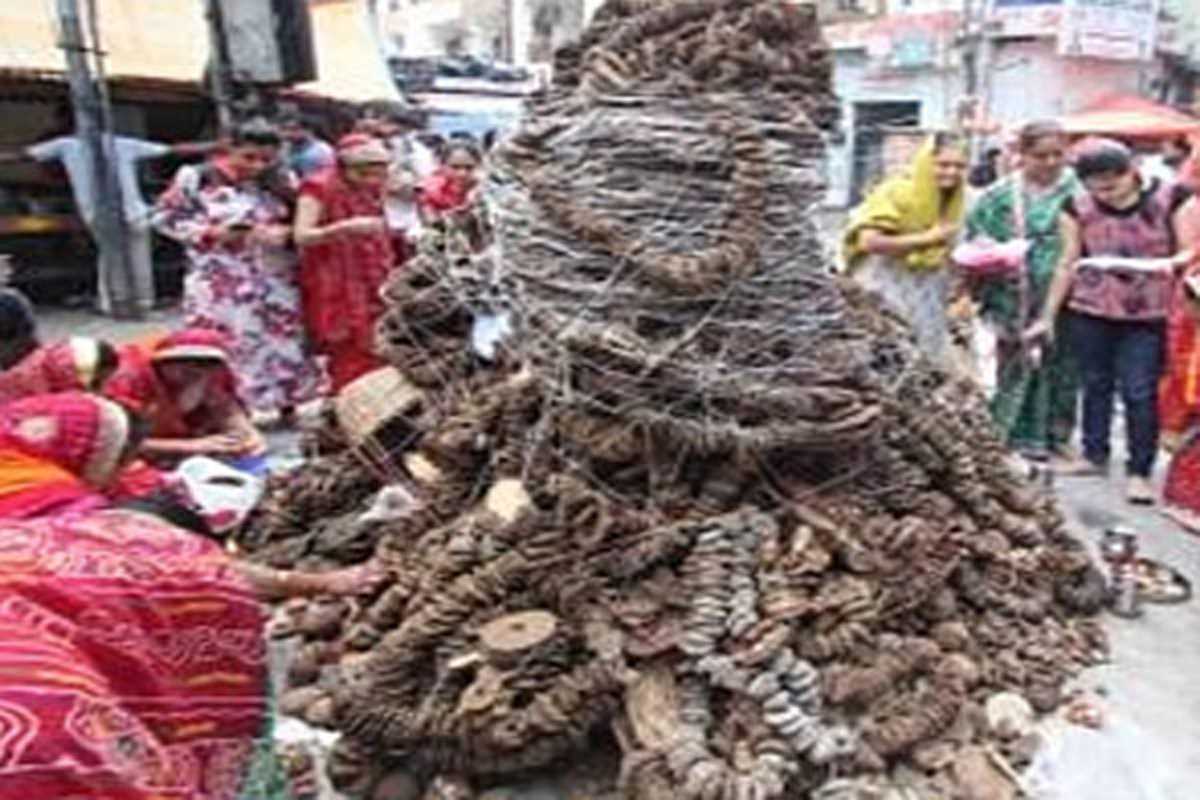 होली के लिए गौतमबुद्ध नगर पुलिस ने कसी कमर, 969 जगहों पर होगा होलिका दहन